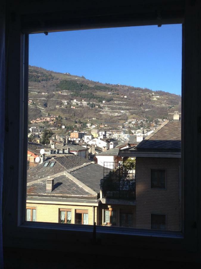 Un Nido Nel Centro Storico Con Garage Apartment Aosta Exterior photo